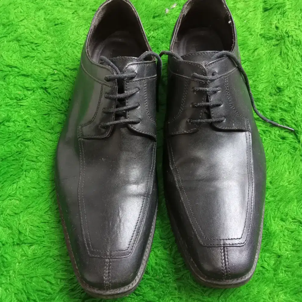 Sale sepatu kerja