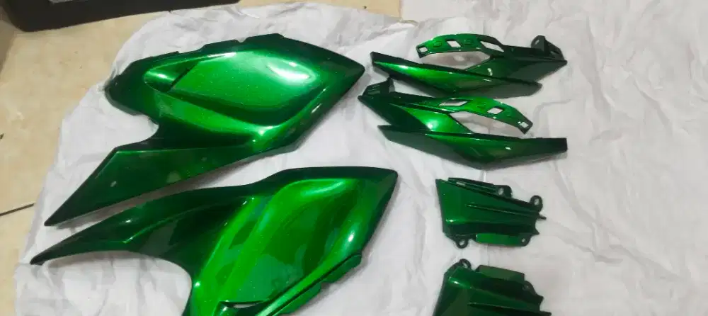 Body sayap Tanki dan samping original Z1000 warna  hijau 2023