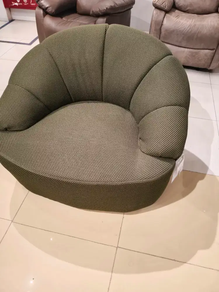 CICILAN MAGNOLIA SWIVEL CHAIR