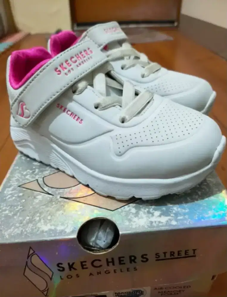 Sepatu Skechers anak
