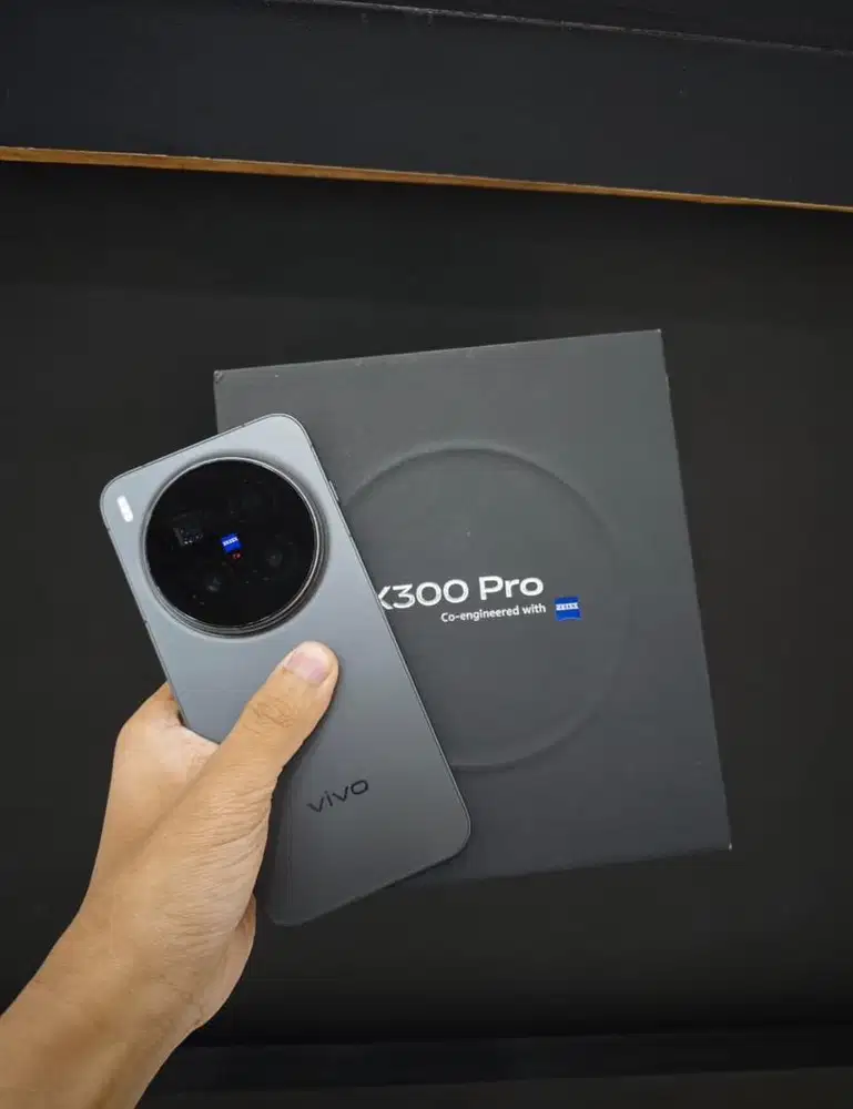 Vivo x300 pro 16/512 like new