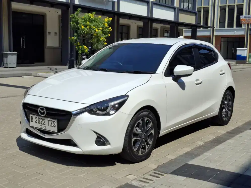 MAZDA 2 R at 2017 KM 48 RB PUTIH