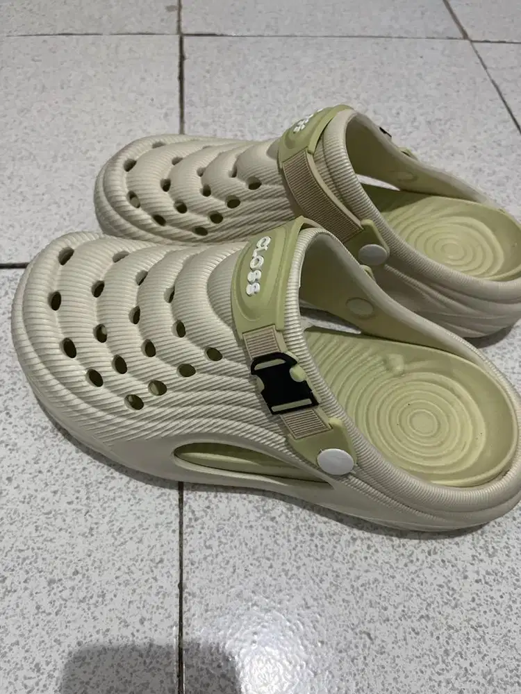 Sandal Closs...