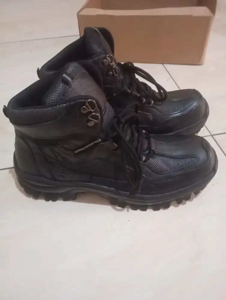 Sepatu Safety Ukuran 41-42