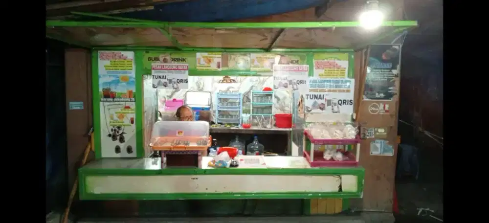 DIBUTUHKAN SERABUTAN WARUNG ES COWOK MAX 30 TAHUN