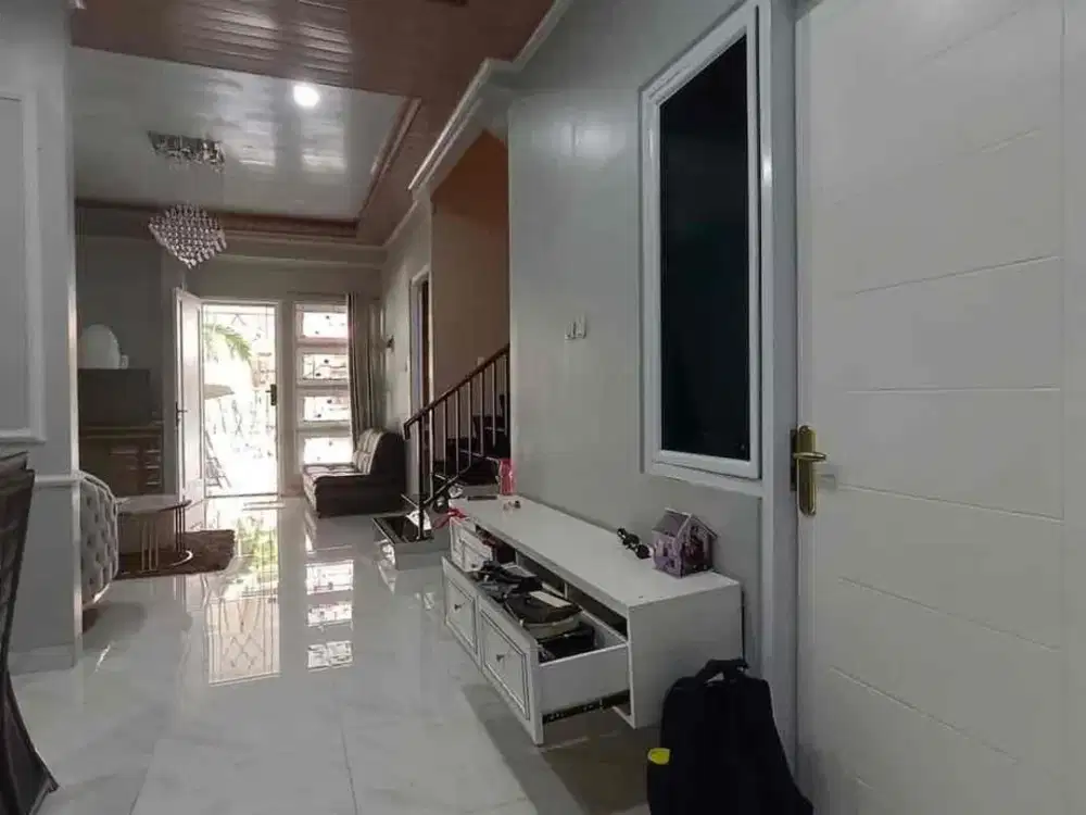 Full Renovasi! Dijual Rumah 3 Lantai di Cluster Harmoni, - AC 6 Unit + Water Heater 3 Unit!