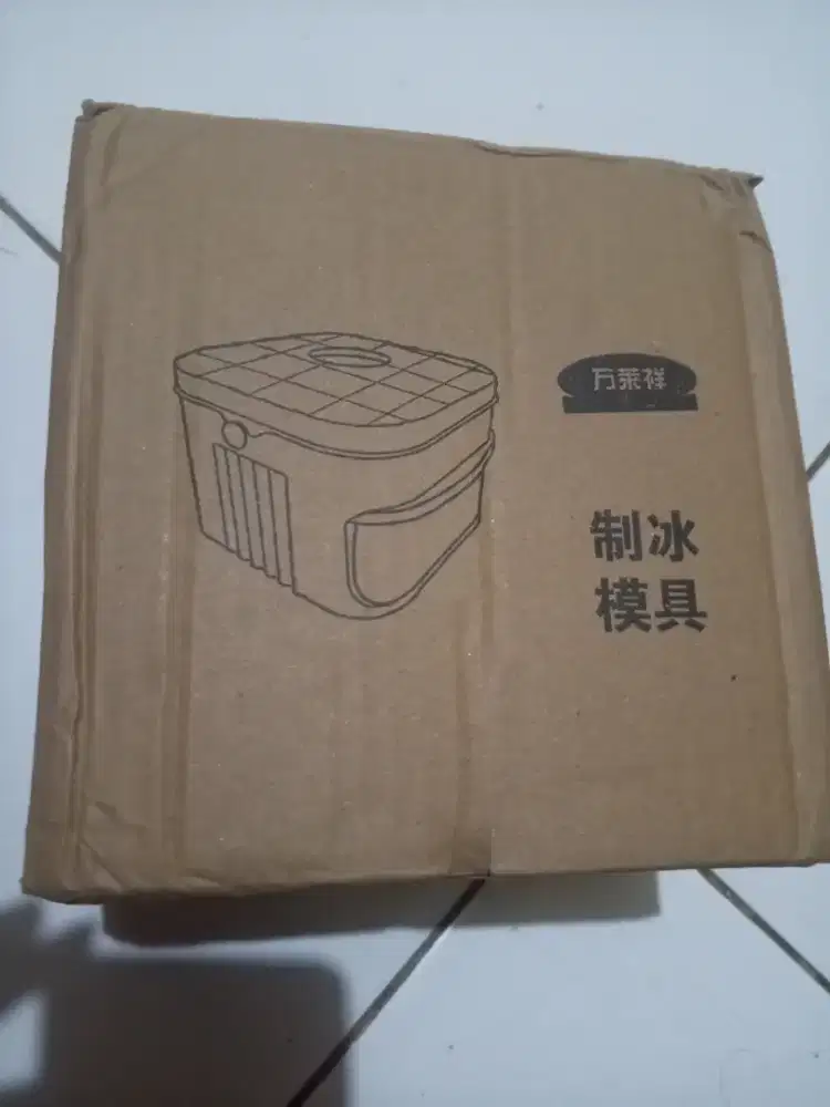 Cetakan es batu moderen