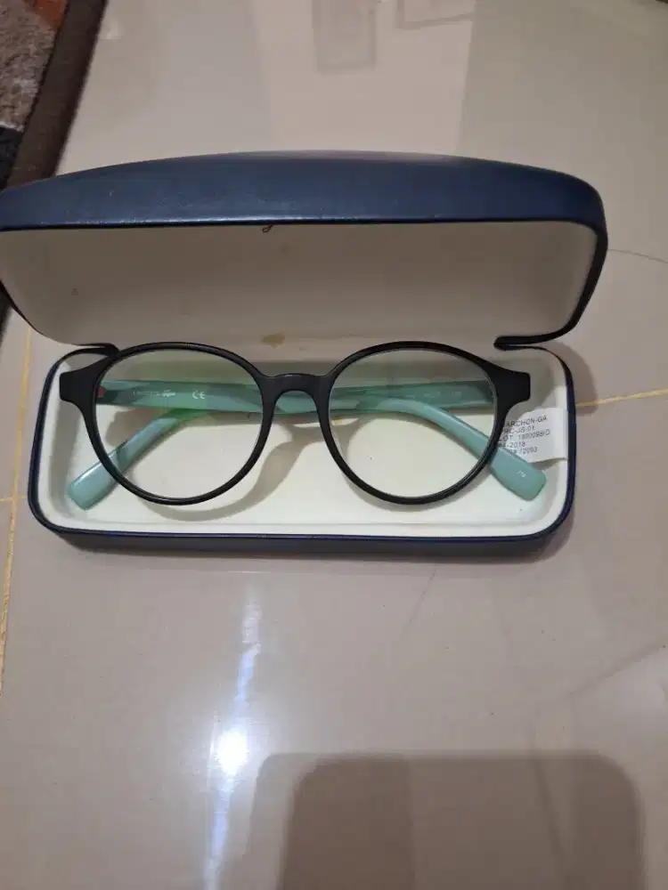 Frame  Kacamata Lacoste