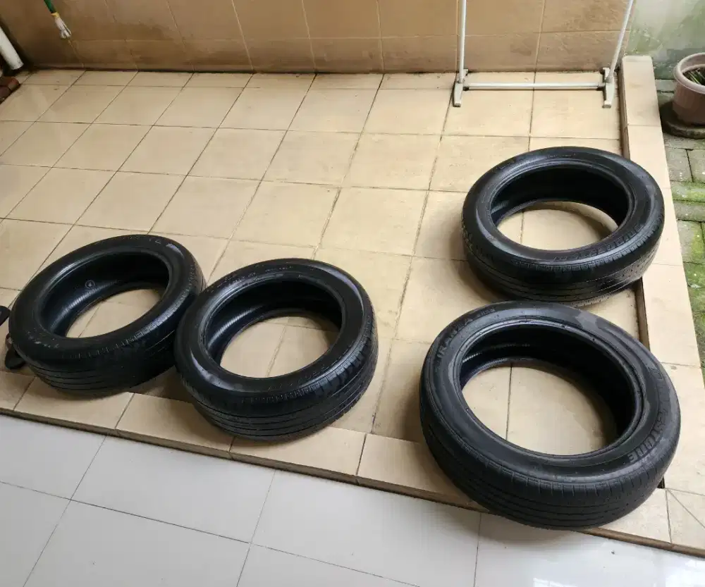 DIJUAL BAN BEKAS Merek Bridgestone TURANZA 215/55/17