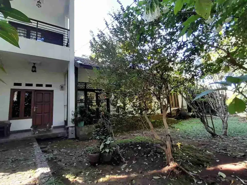Rumah asri terawat di bukit dago utara Bandung