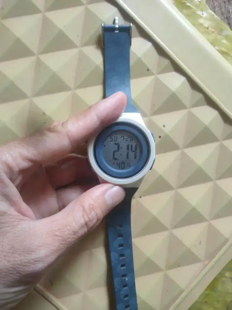 Jam tangan skemei