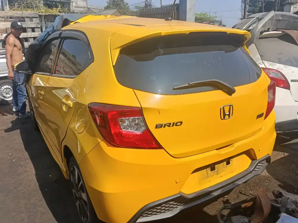 Brio Satya lecet bekas tabrakan di depan