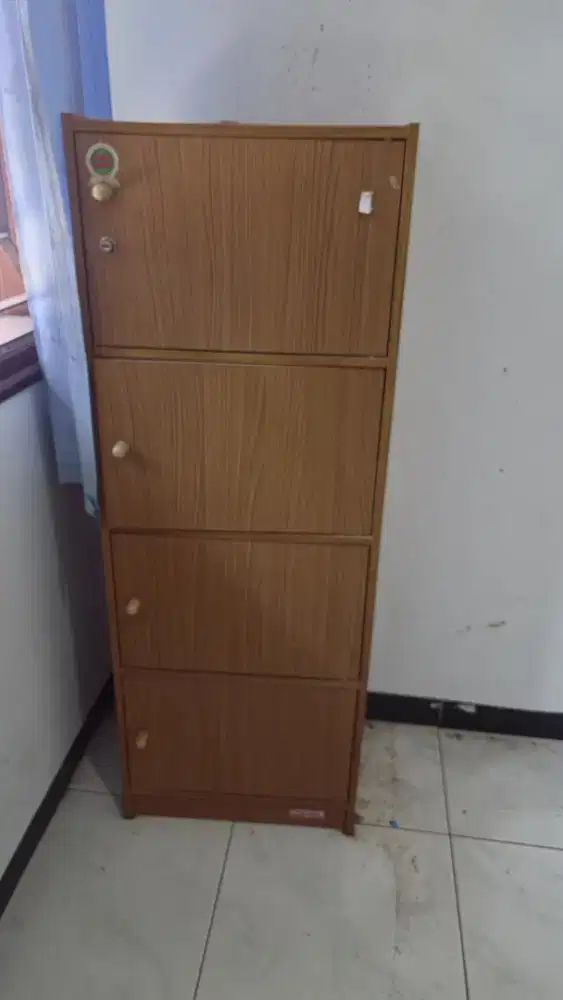 Lemari baju susun
