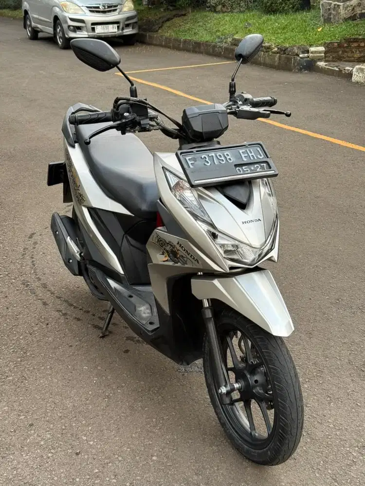 Honda Beat Street Thn 2022 Silver Mulus
