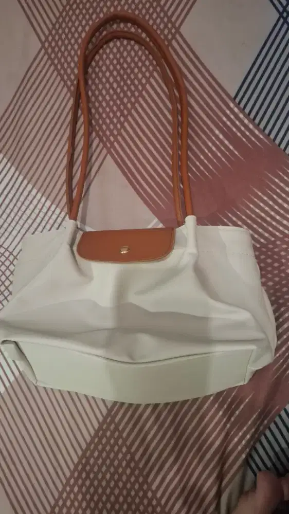 Tas legati khaki