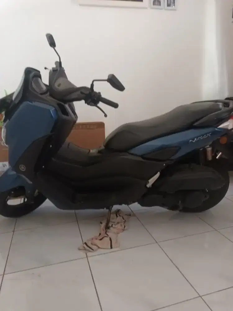 Motor nmax new warna biru glowsi