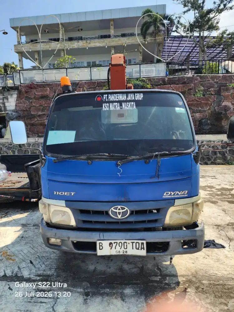 Toyota Dyna 110 ET Truk crane