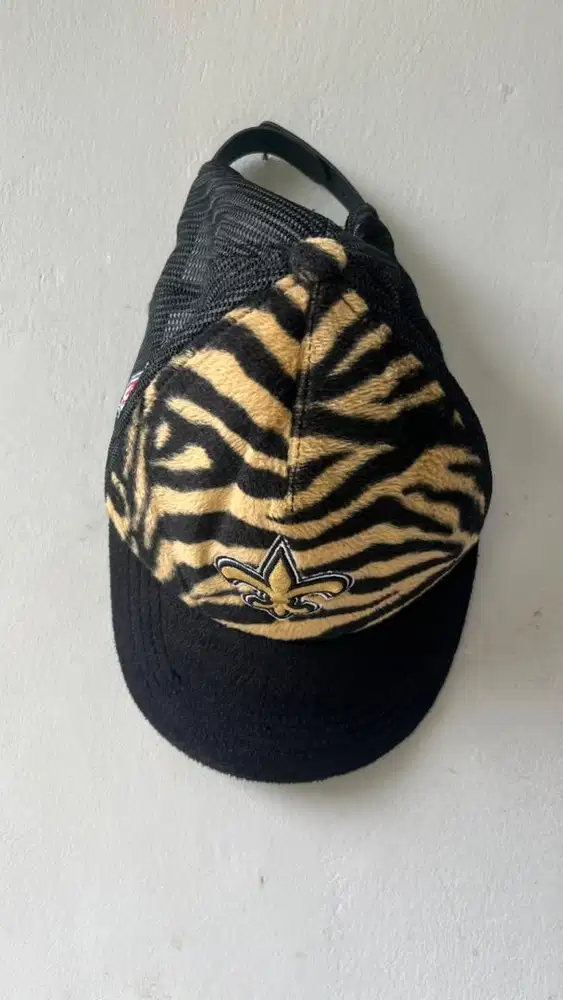 Topi tracktop Reebok New Orleans Saints Embroired Logo leopard