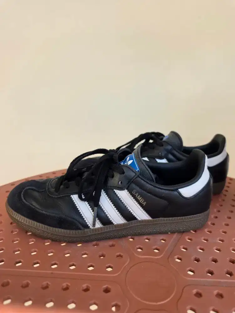 Original Second Sepatu Adidas Samba OG warna hitam garis putih size 38