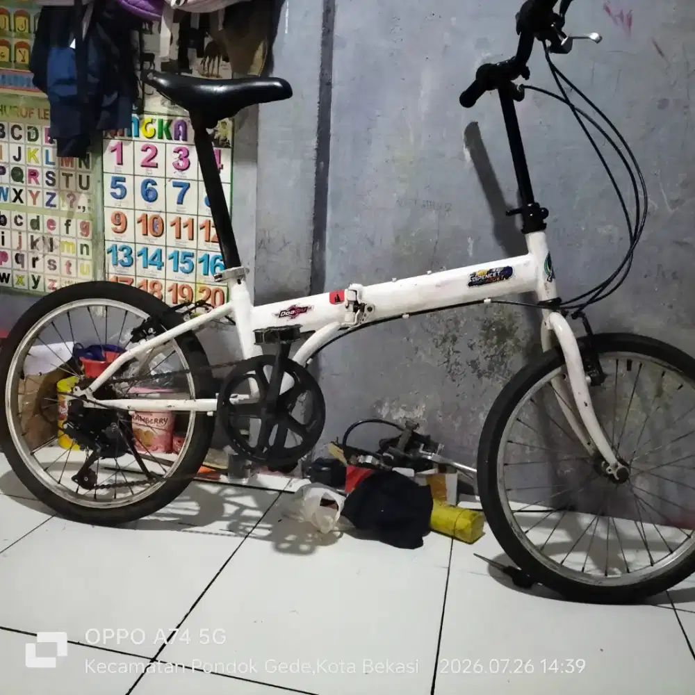 Sepeda lipat UK 20 , bekas bermanfaat