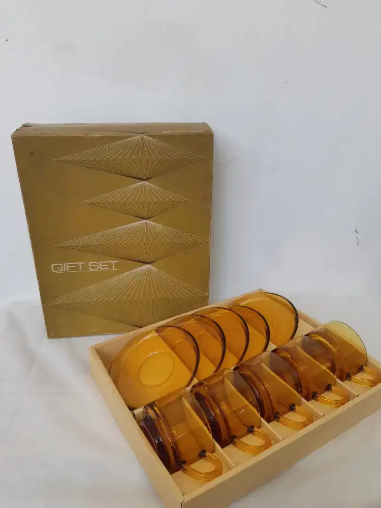 Tea Set Kaca Kuning