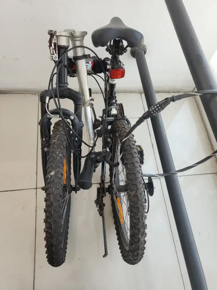 Sepeda lipat masih baru