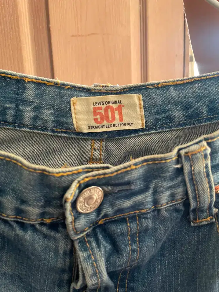 Dijual celana Levi,s 501 original bisa cod no minus,cek lokasi