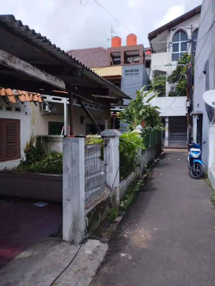 Rumah 102 m di utan kayu matraman