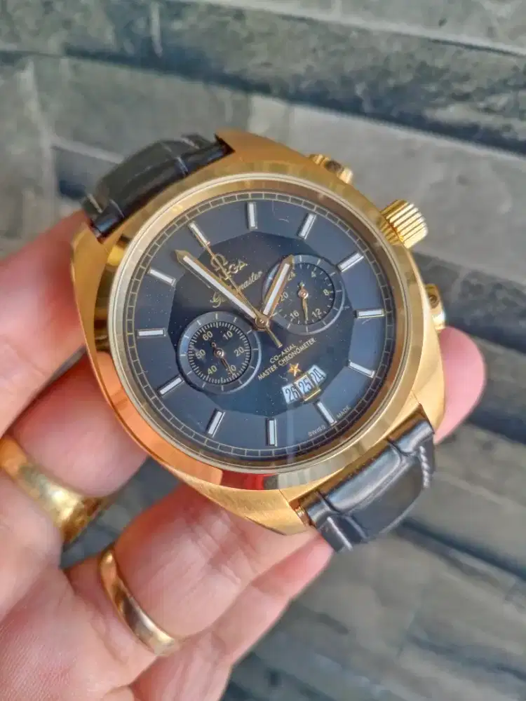 Jam pria Omega Aqua Terra cronograph