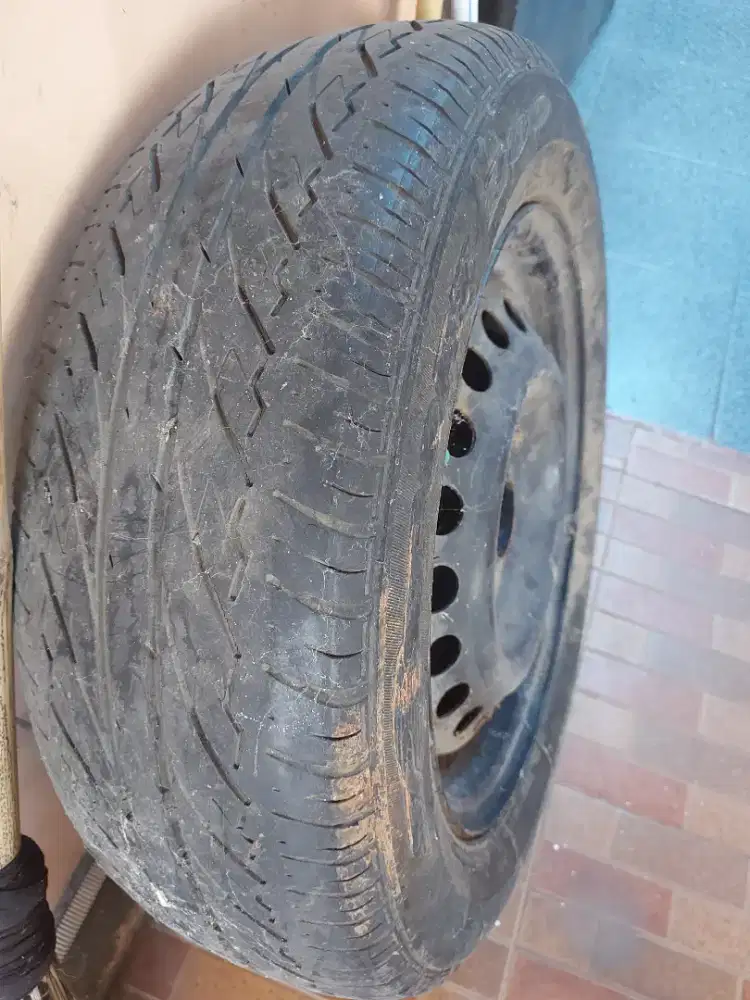 Ban cadangan mobil