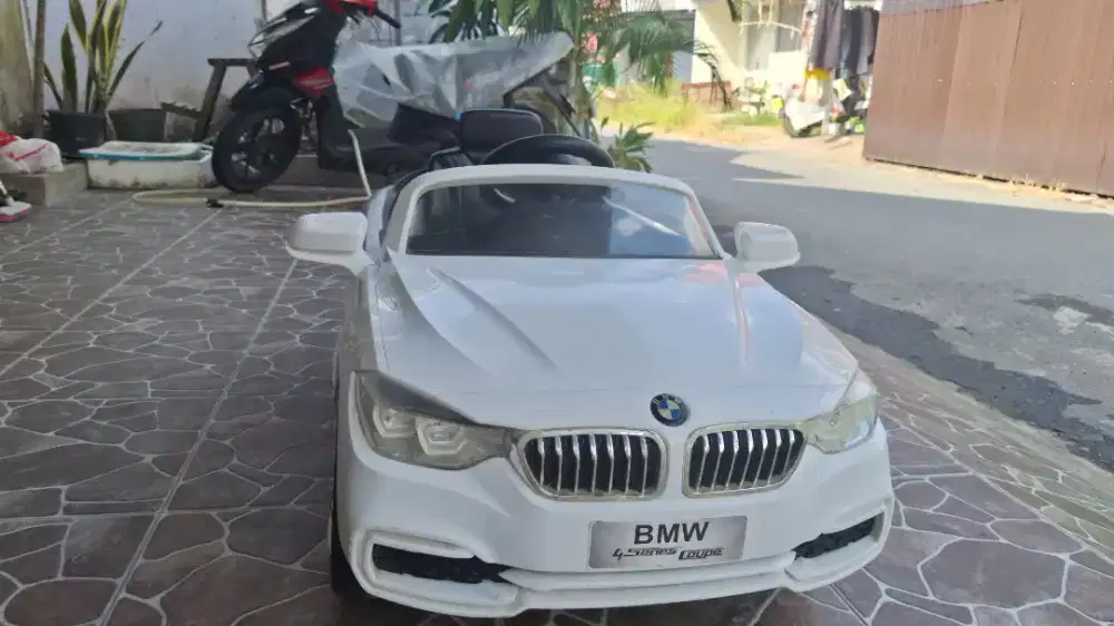 MOBIL LISTRIK MAINAN BMW