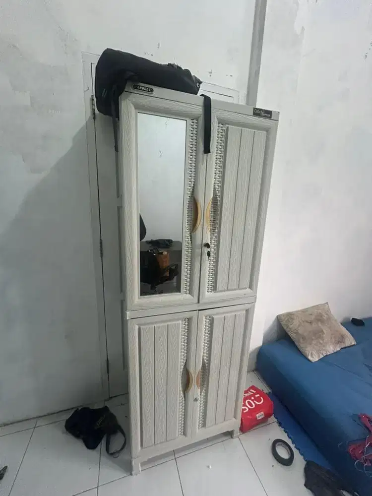 Lemari Pintu atas bawah