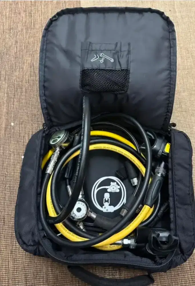SCUBA DIVING AQUA LUNG REGULATOR