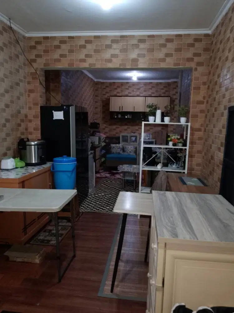 Rumah dijual santai
