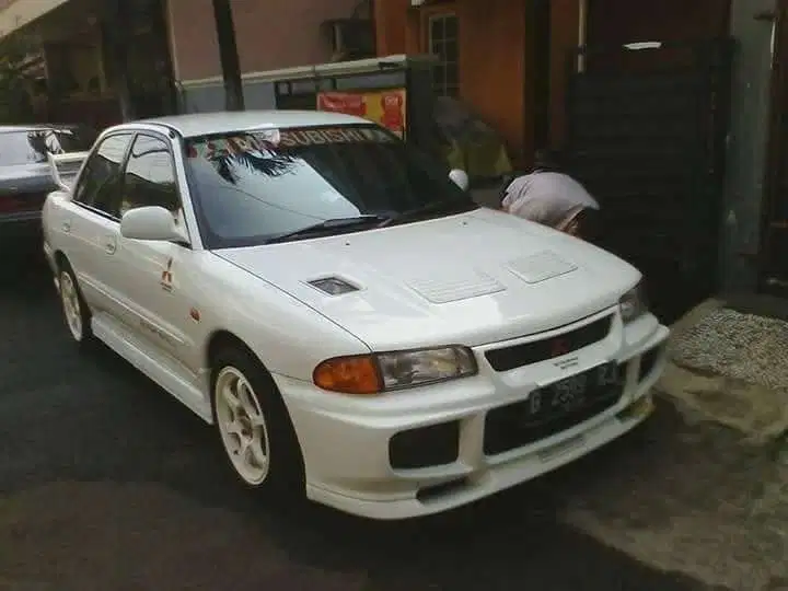 Mitsubishi Lancer 1993 Bensin