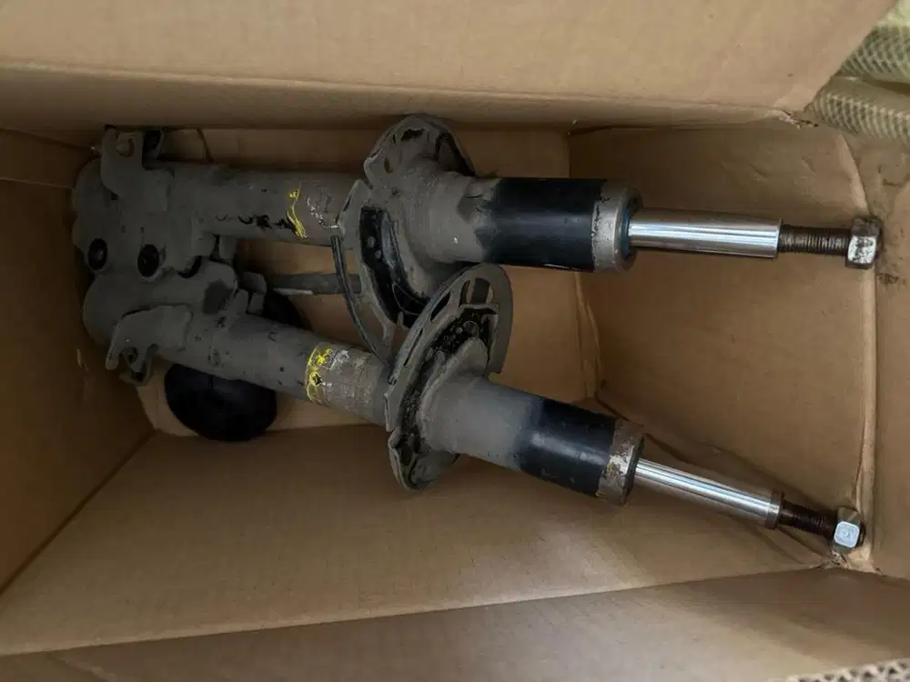 Shock Breaker Original Suzuki XL7 2021 Bekas