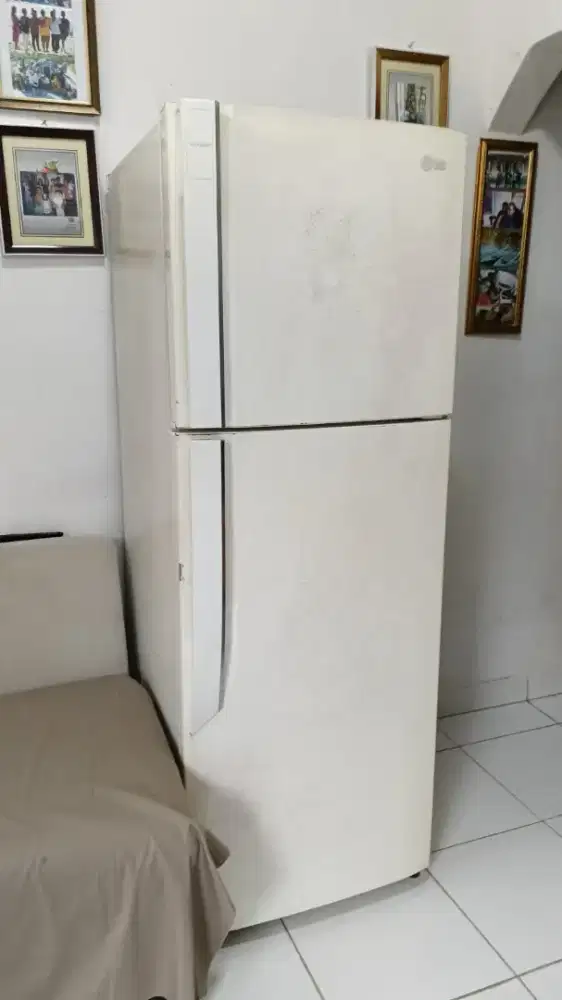 Kulkas LG 2 Pintu (masih dingin mantep)