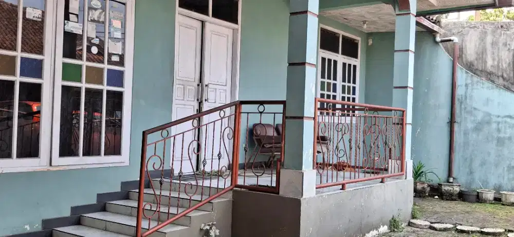 Dijual rumah tanpa perantara lokasi strategis di tengah kota