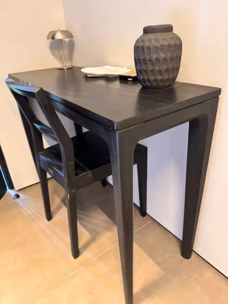 Black Oak Bedroom Table and Chair