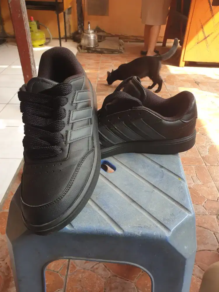 Sepatu adidas ori