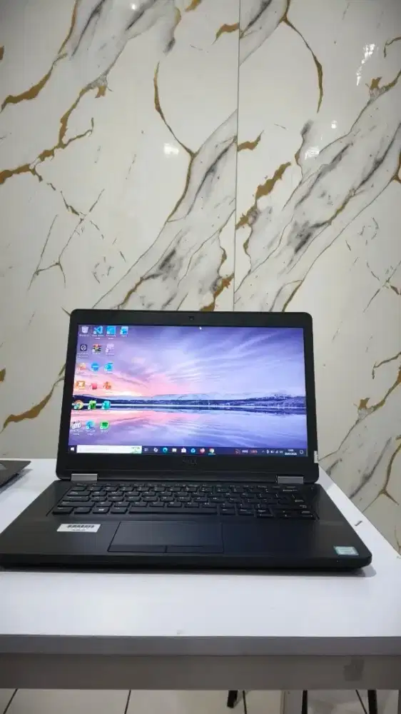 Dell lattitude e5470 i7-66000u 8/128 vga amd radeon r7 m360