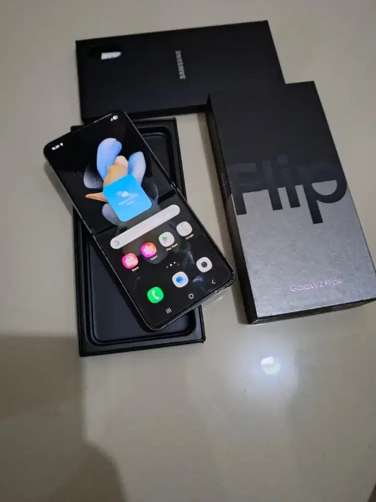 Samsung Z Flip4 8/256 Sein