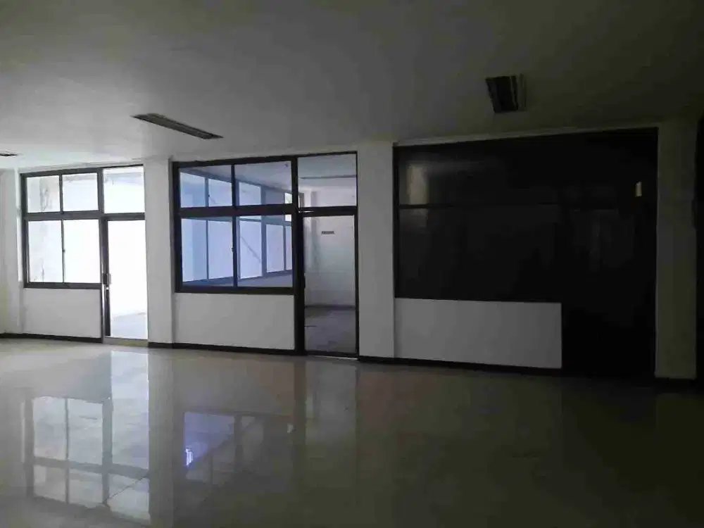 Dijual Murah Gedung 3 lantai di Jalan Perak Barat Surabaya