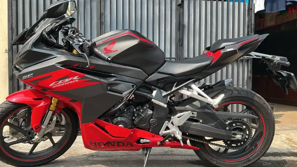 HONDA CBR250RR SP QS (Quickshifter) – KM 799 / Full Ori / Like New!