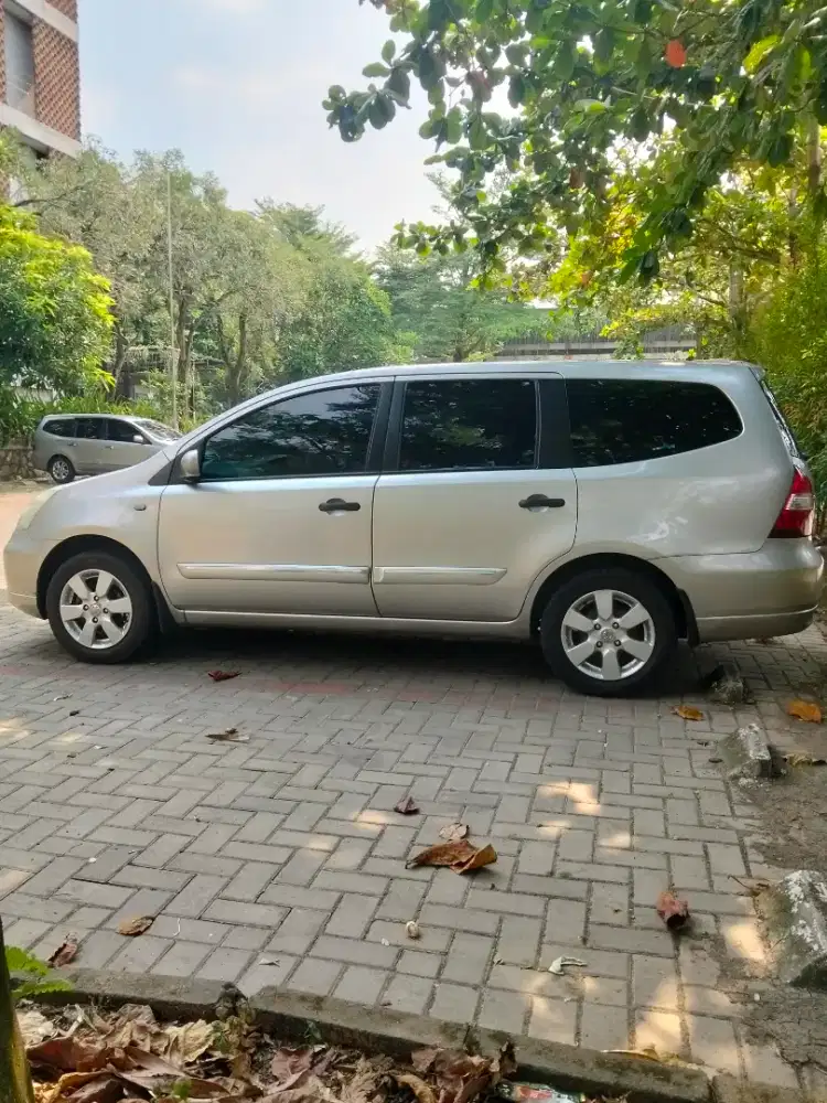 Nissan Livina 2009 Bensin