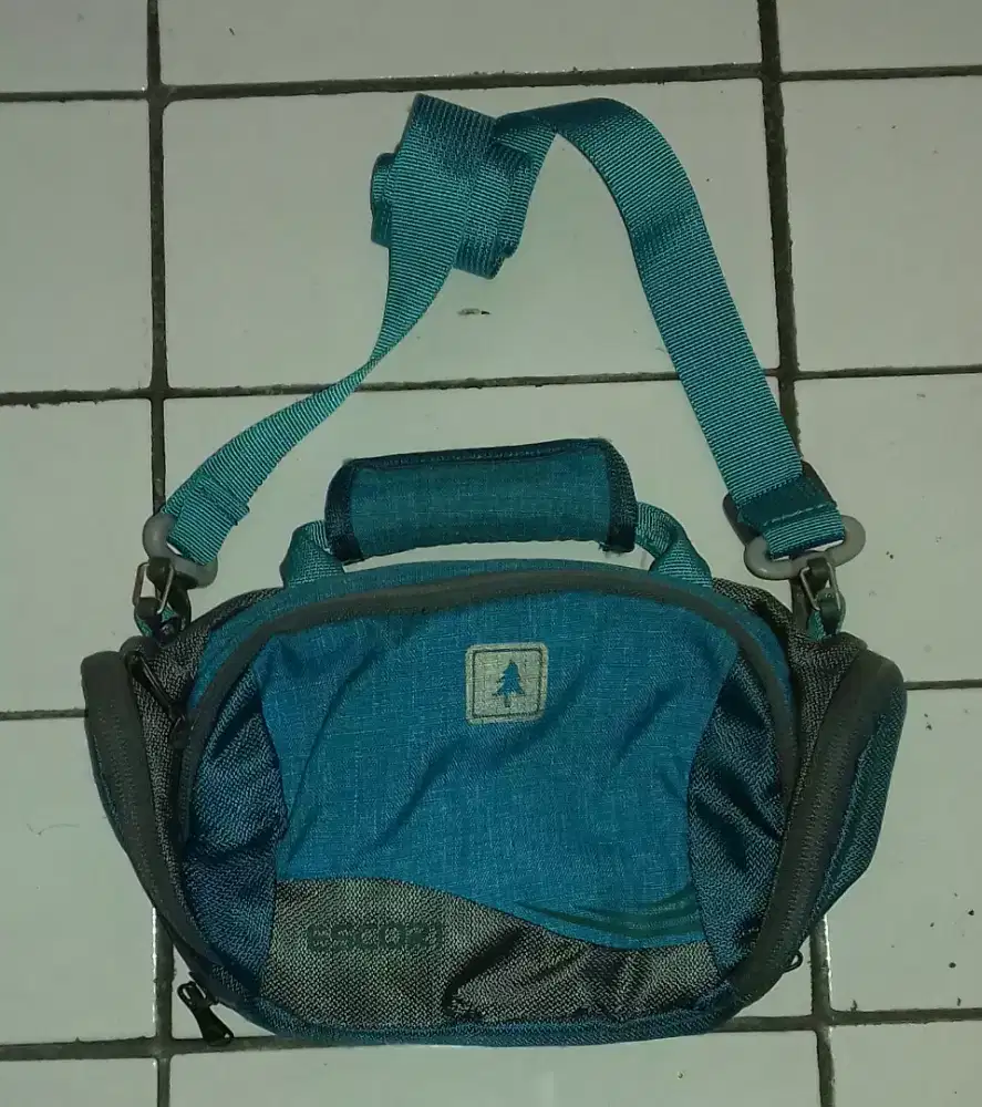 Tas selempang CONSINA