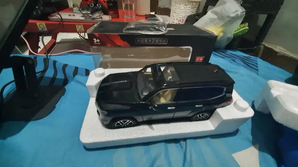 Diecast Mobil Land Cruiser Hongsen Model Skala 1:24