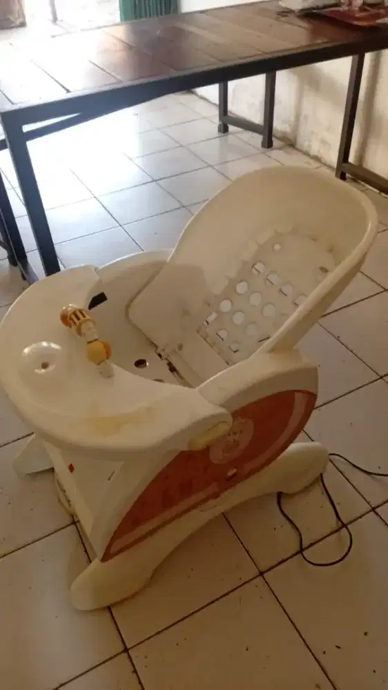 Ayunan elektrik ada music