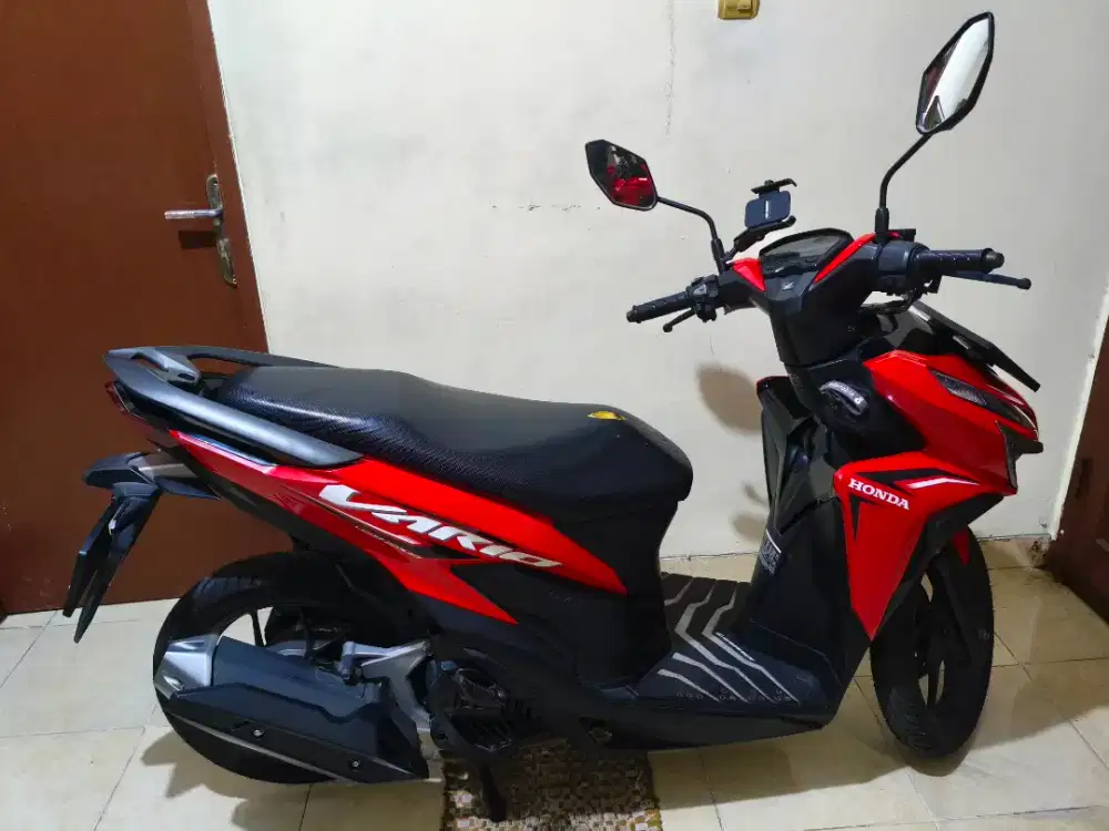Honda Vario 125 CBS merah tahun 2021