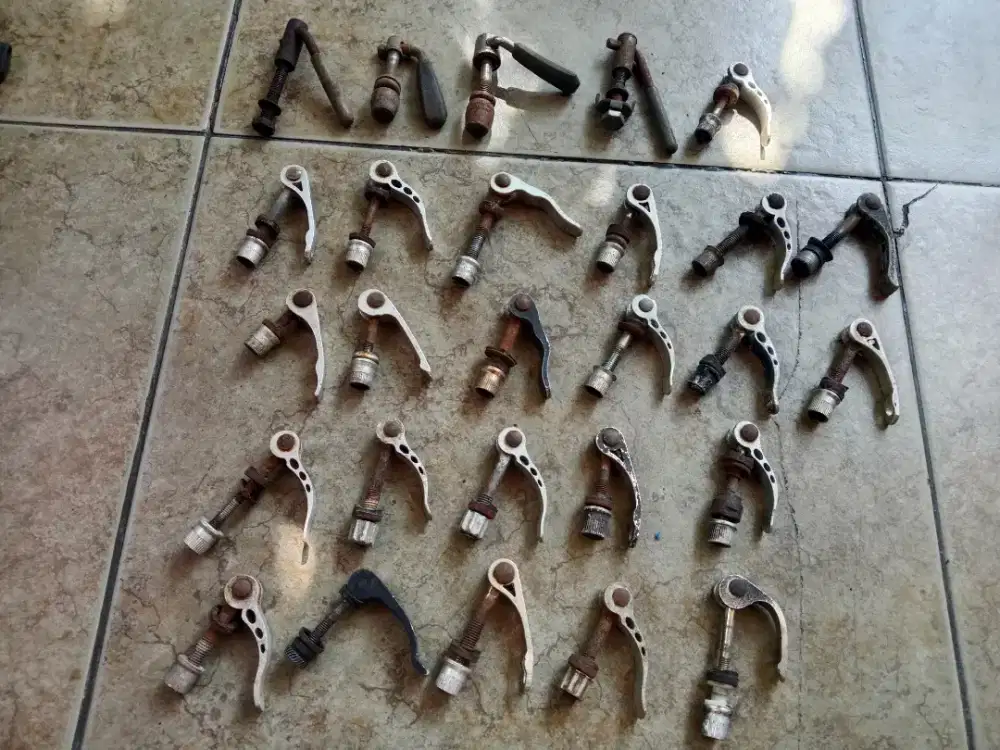 Besi pengunci sadel sepeda
